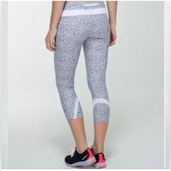 Lululemon run inspire crop 11 sz 6 - Picture 2 of 9